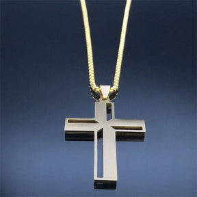 CORDÃO COM CRUCIFIXO ZIRCÔNIA OURO